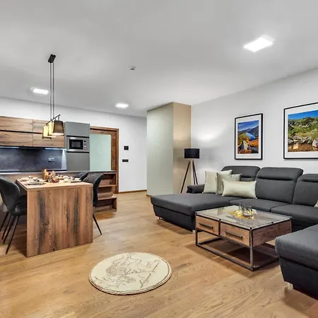 Lägenhet Adelka 102 *