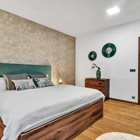 Adelka 102 アパート *